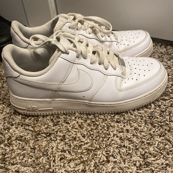 NIKE AIR FORCES - Picture 4 of 7